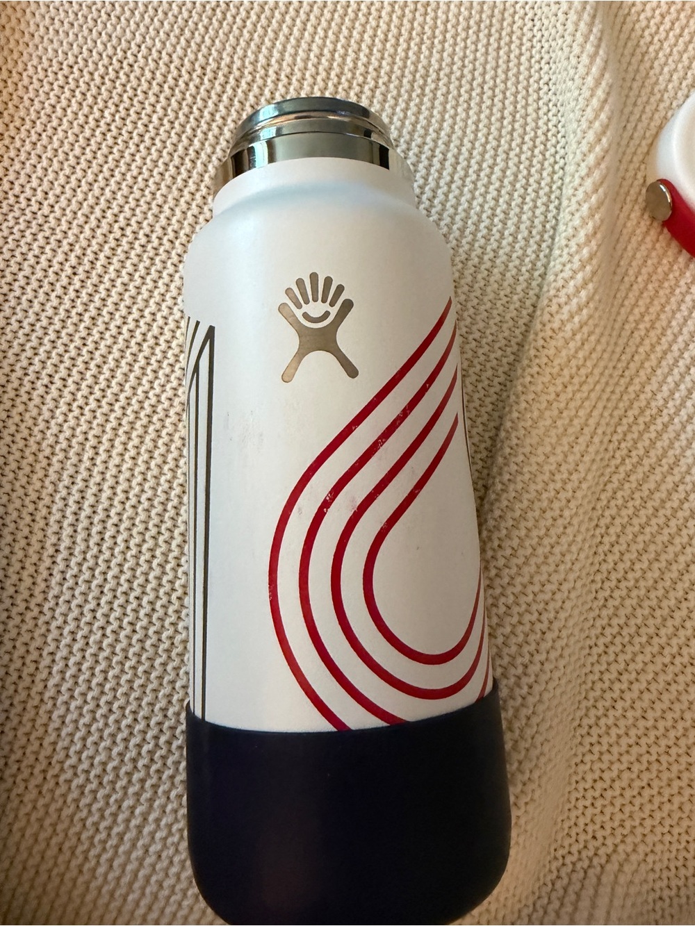 Hydro Flask White Bottle with Red Wave and Navy Base